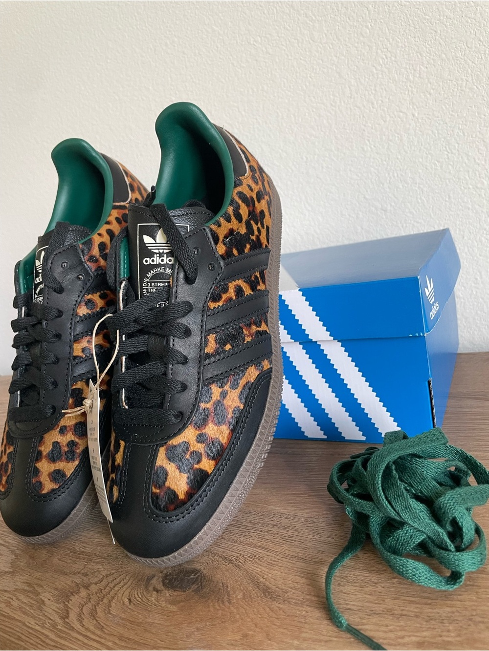 NWT Women’s Adidas Samba OG Sneaker Size 8 - Picture 5 of 8